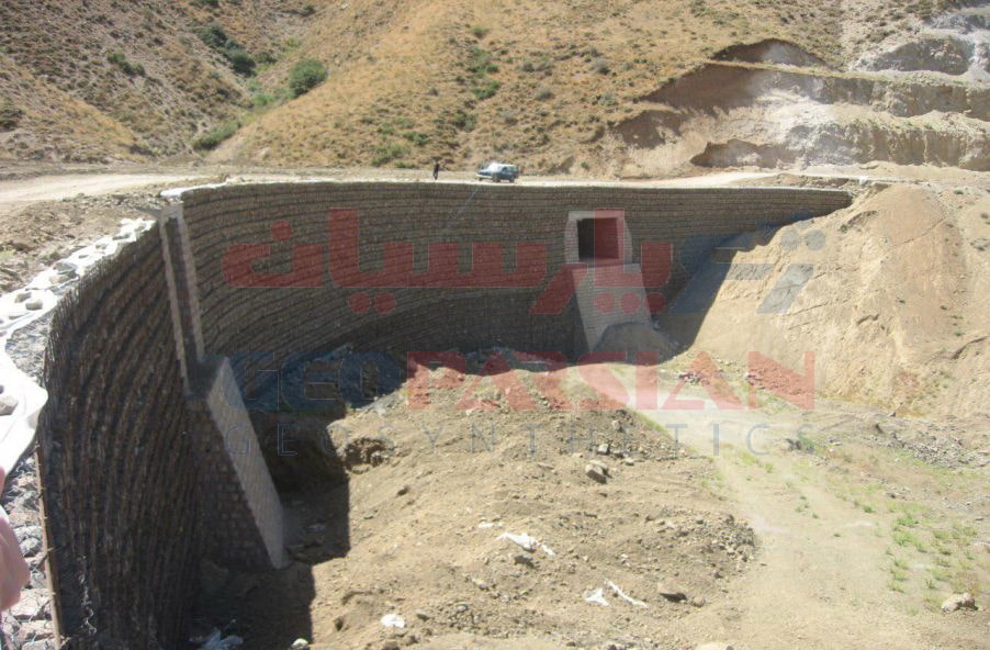 نام پروژه: دیوار های حایل ژئوگریدی و آبراهه های محور الموت – تنکابن